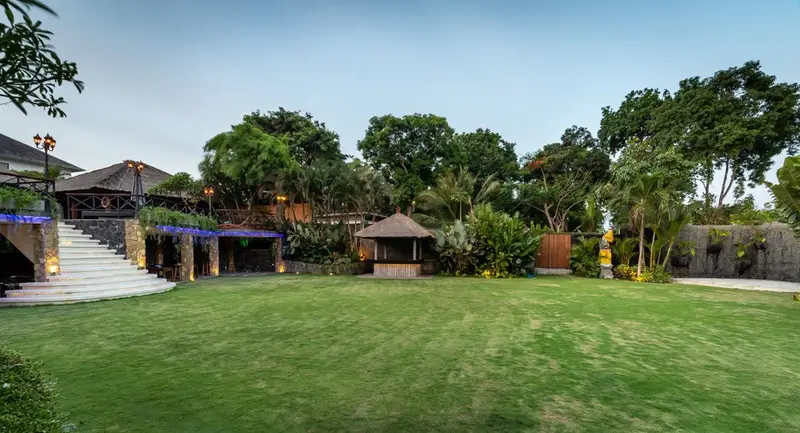 Eight Bungalow Wedding Venue, photo 4 of 16