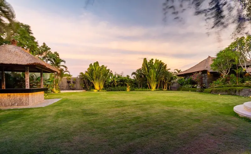 Eight Bungalow Wedding Venue, photo 5 of 16
