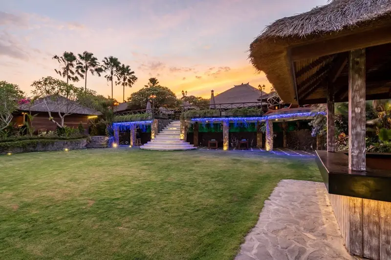 Eight Bungalow Wedding Venue, photo 6 of 16