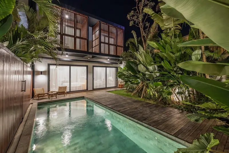 Three Bedroom Teak-Furnished Rooftop Villa, Batu Bolong
